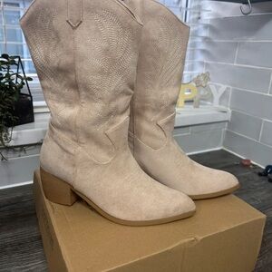 Boohoo Beige Suede Heeled Boots